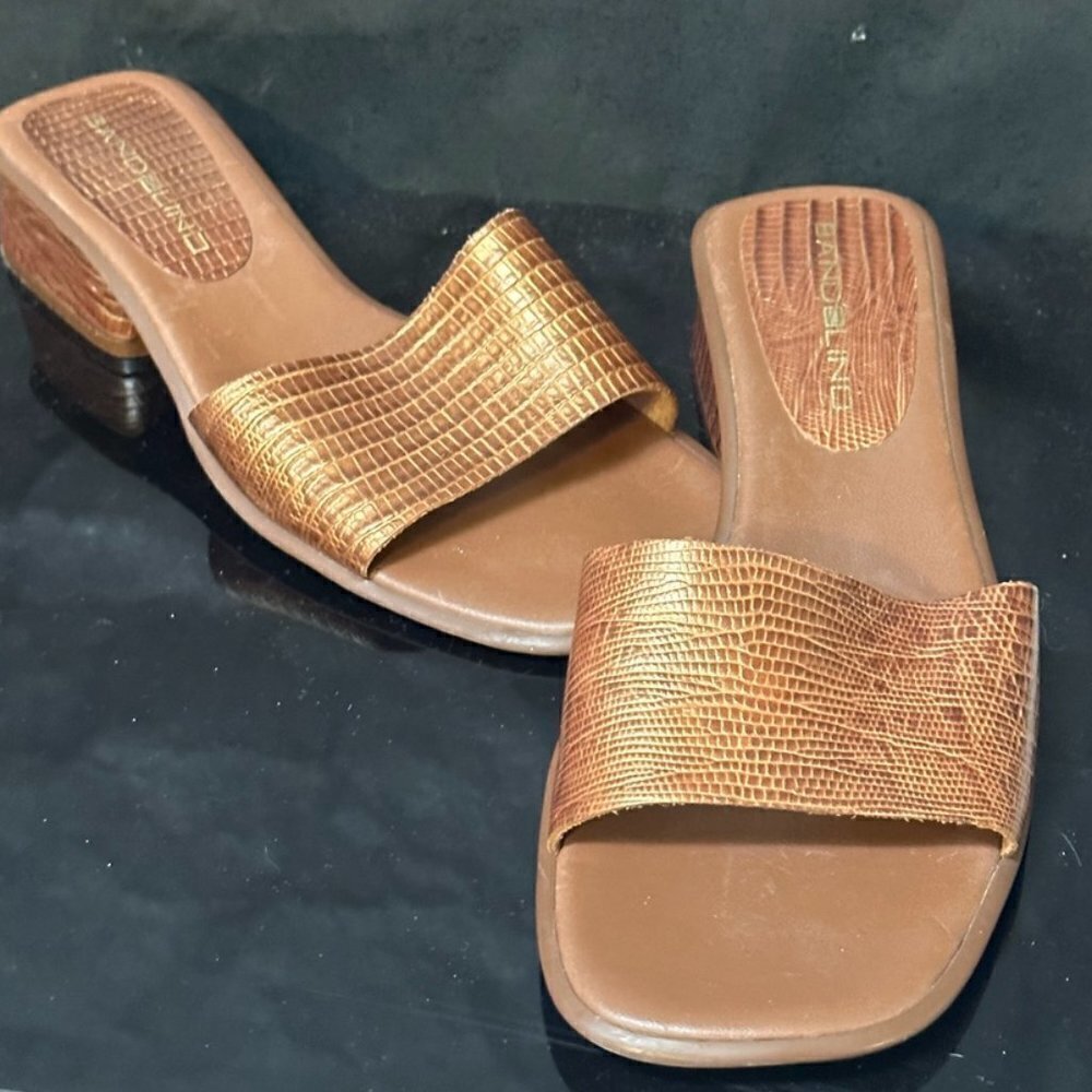 Bandolino Copper Embossed Flats Sandals Slip on Aligator Open Toe Crocodile 5.5